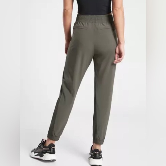 Athleta Brooklyn Jogger Mountain Olive Green Athletic Athleisure Pants Size 2 - Picture 2 of 11